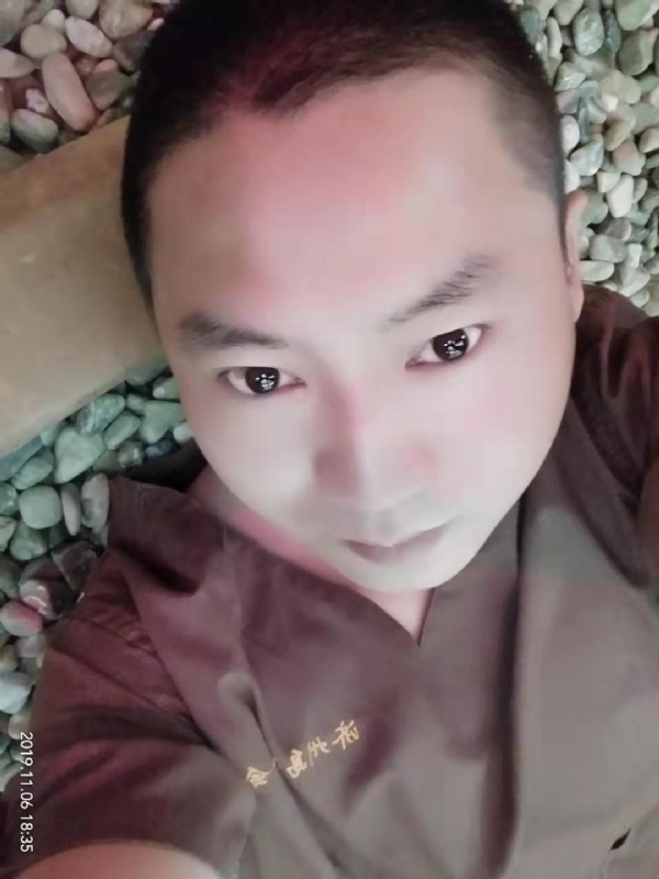 红枫叶的第一张照片--莆田相亲服务中心