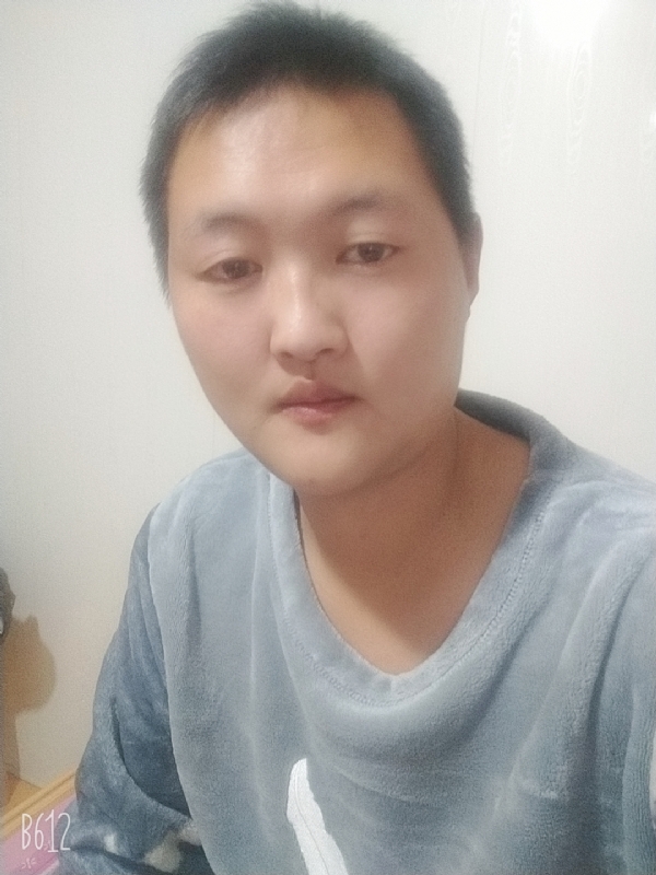 烟圈里透着伤的第一张照片--莆田相亲服务中心