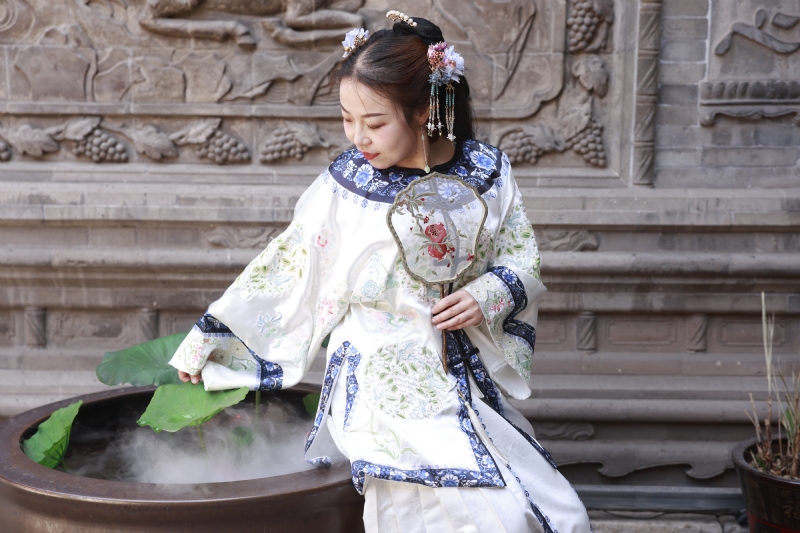 认真的雪的第一张照片--莆田相亲服务中心